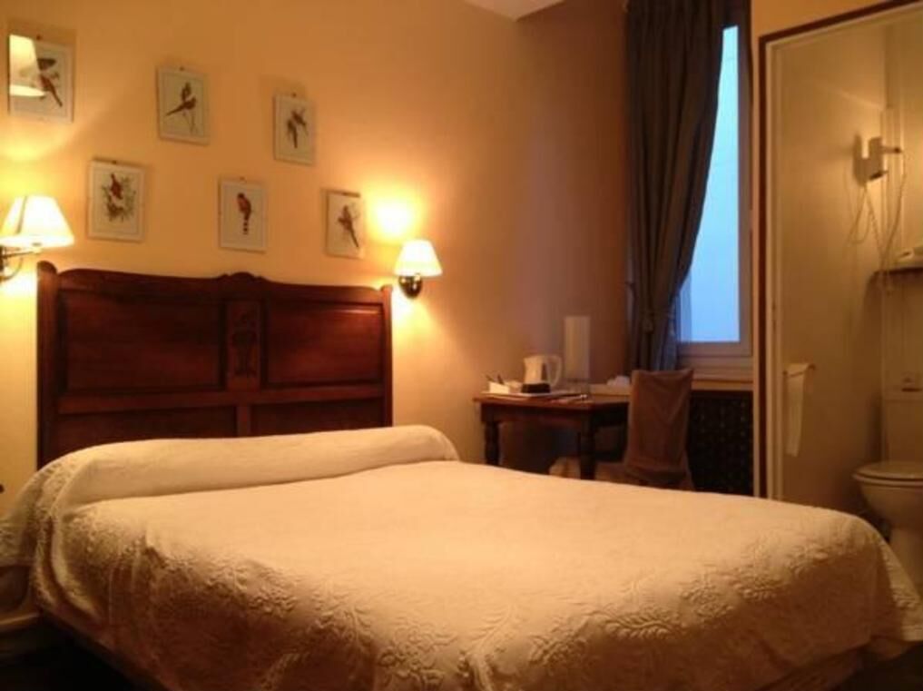 Premium bedding, desk, soundproofing, free WiFi