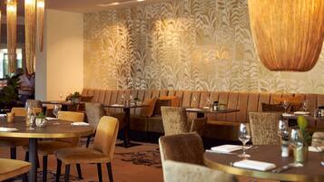 International cuisine, al fresco dining