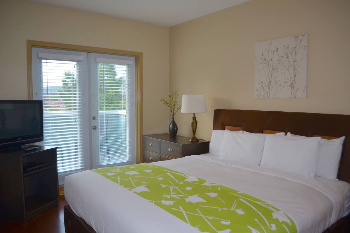 In-room safe, iron/ironing board, rollaway beds, WiFi
