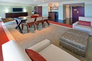 Bộ đồ giường kháng dị ứng, két bảo mật tại phòng, bàn 