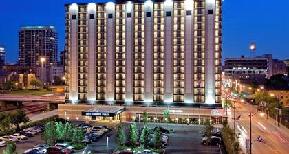 Crowne Plaza Chicago West Loop by IHG