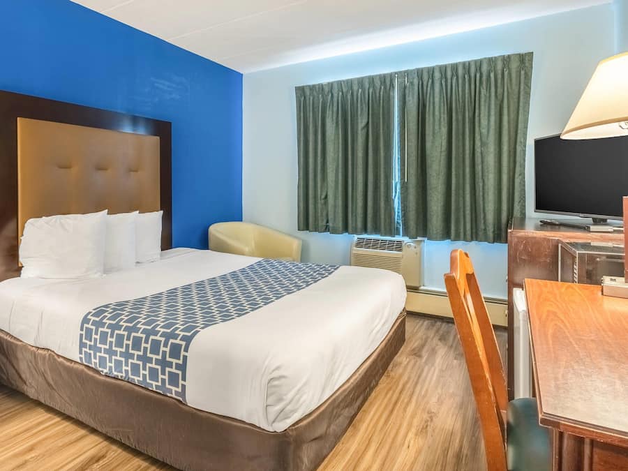 Standaard kamer, 1 queensize bed, niet-roken | Een bureau, een laptopwerkplek, verduisterende gordijnen