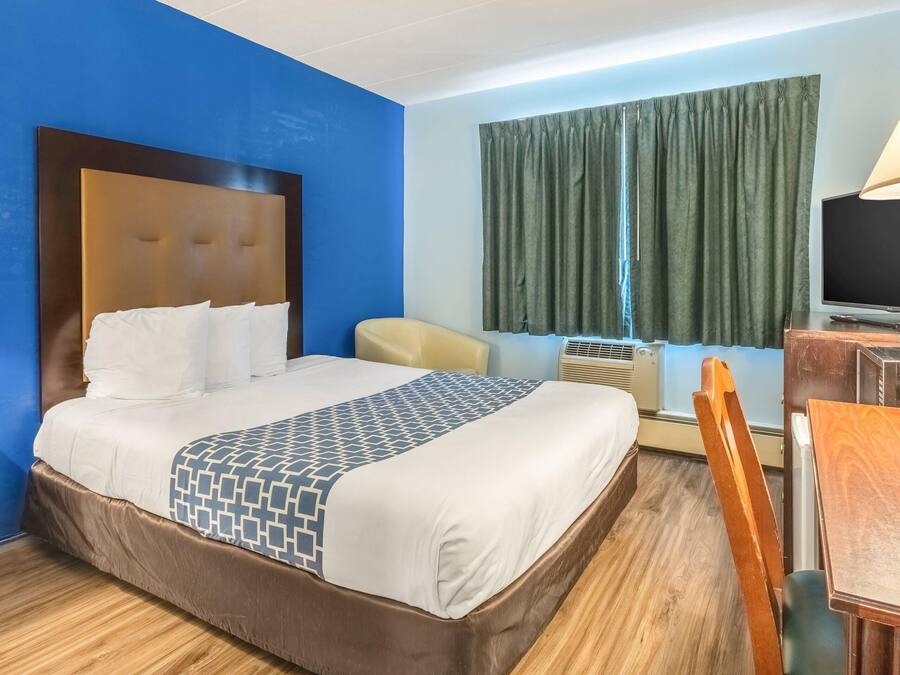 Standard Room, 1 Queen Bed, Non Smoking