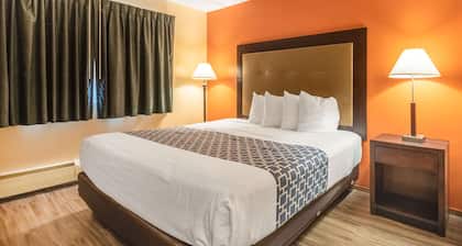 Econo Lodge Inn & Suites Windsor Locks Bradley Airport