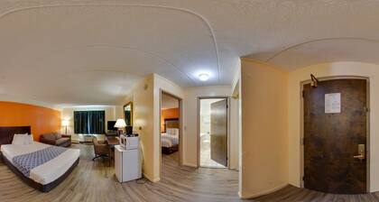 Econo Lodge Inn & Suites Windsor Locks Bradley Airport