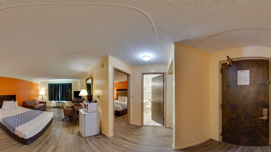 Econo Lodge Inn & Suites Windsor Locks Bradley Airport