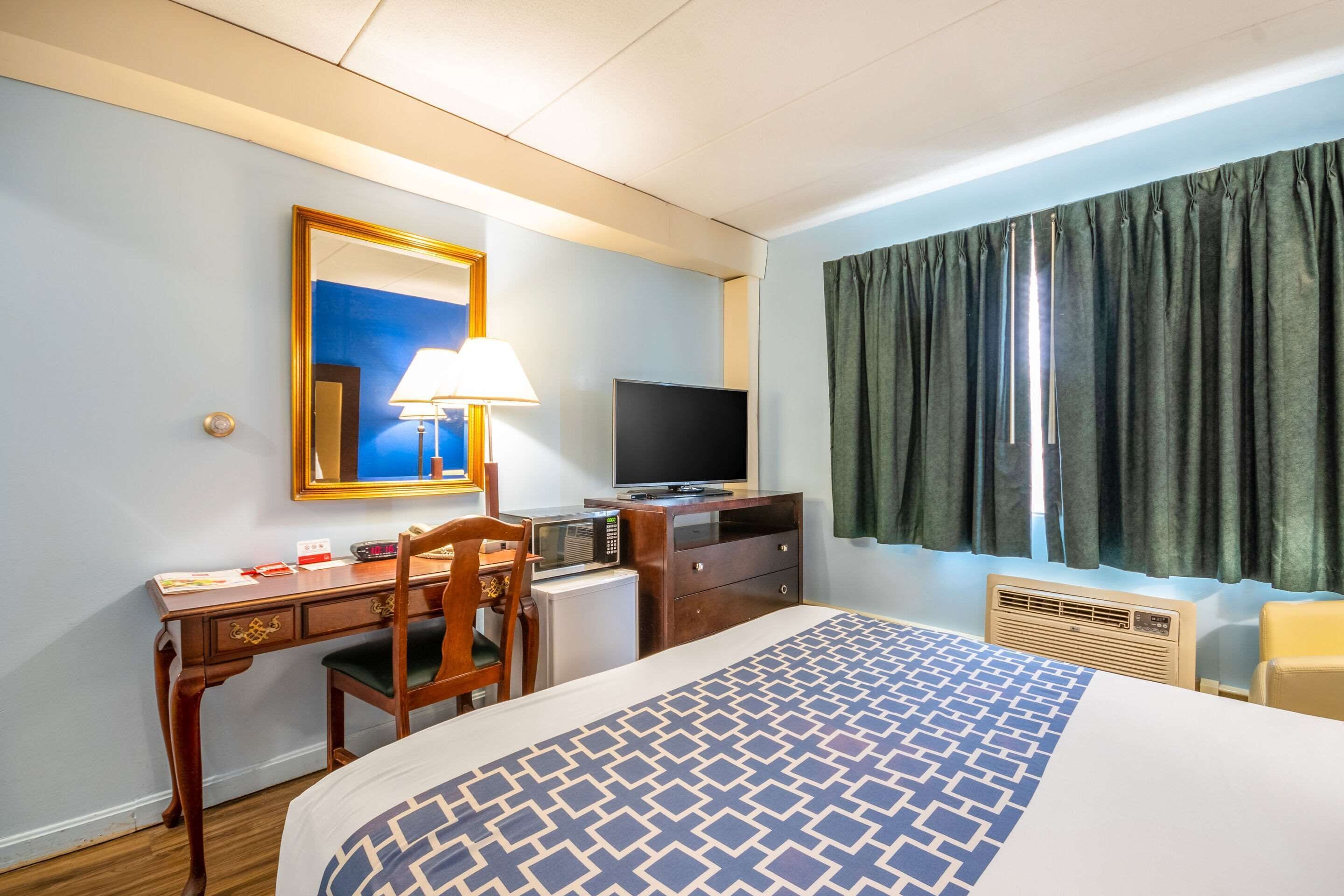 standard room, 1 queen bed, non smoking | desk, laptop workspace, blackout curtains, free cots/infant beds