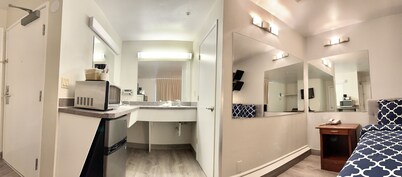 Americas Inn and Suite