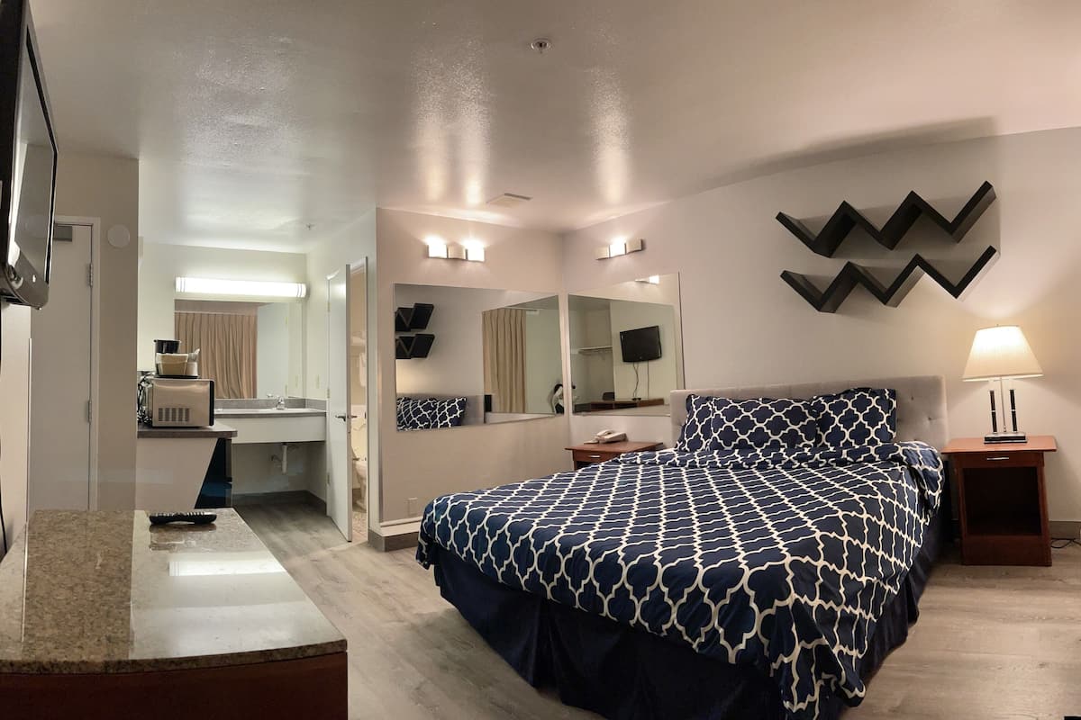 Family Suite, 2 Bedrooms, Non Smoking, Connecting Rooms | Iron/ironing board, free WiFi, bed sheets