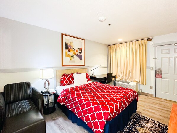 غرفة فردية بتجهيزات أساسية - سرير كبير - لغير المدخنين | مكواة/لوح كي وواي فاي مجانًا وملاءات أسرّة