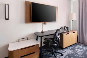 저자극성 침구, 필로우탑 침대, 객실 내 금고, 책상