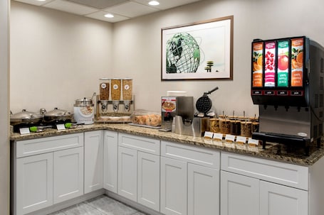 Colazione continentale inclusa, servita tutte le mattine . Fairfield Inn by Marriott LaGuardia Airport/Flushing