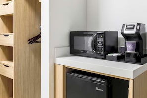 Desk, iron/ironing board, free cots/infant beds, WiFi