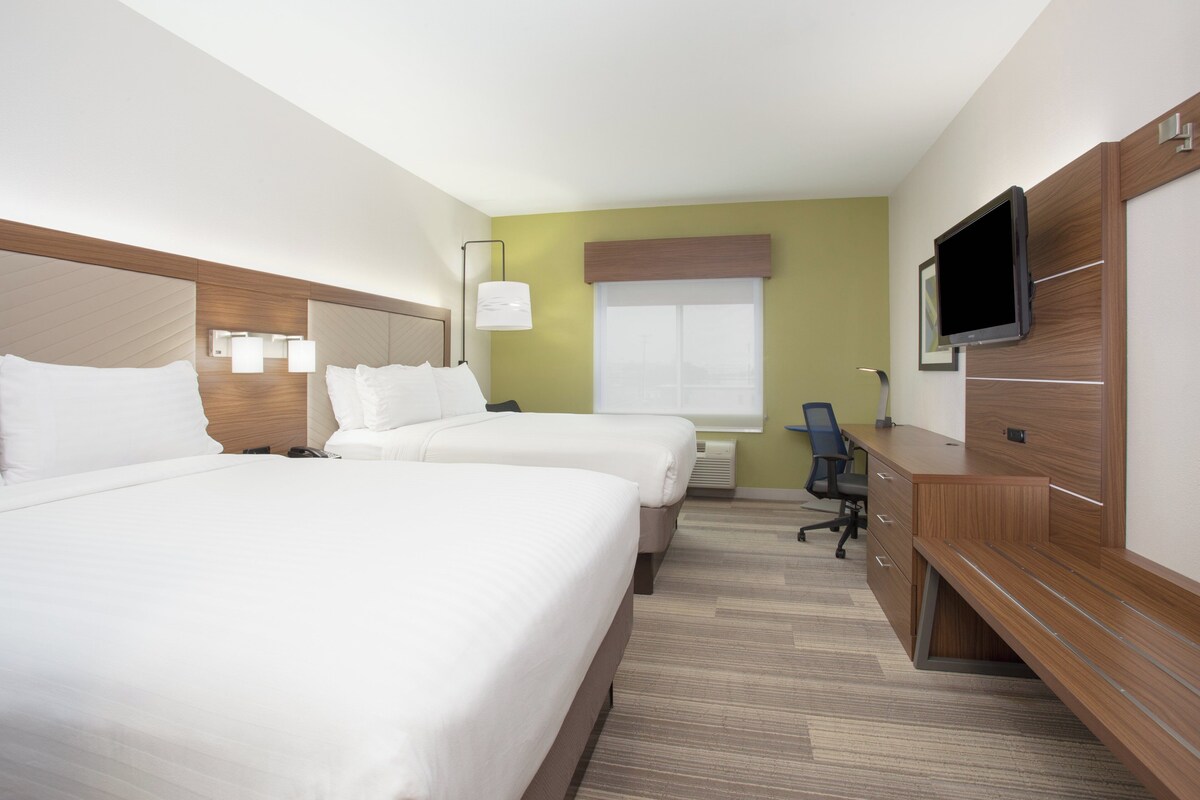 Standard Room, 2 Queen Beds | Minibar, in-room safe, desk, iron/ironing board