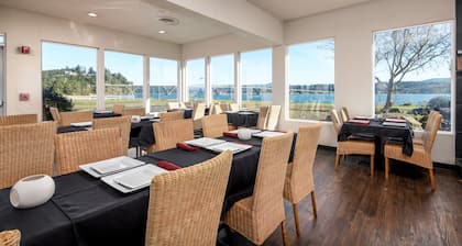 Waldport Bayfront Hotel and Restaurant