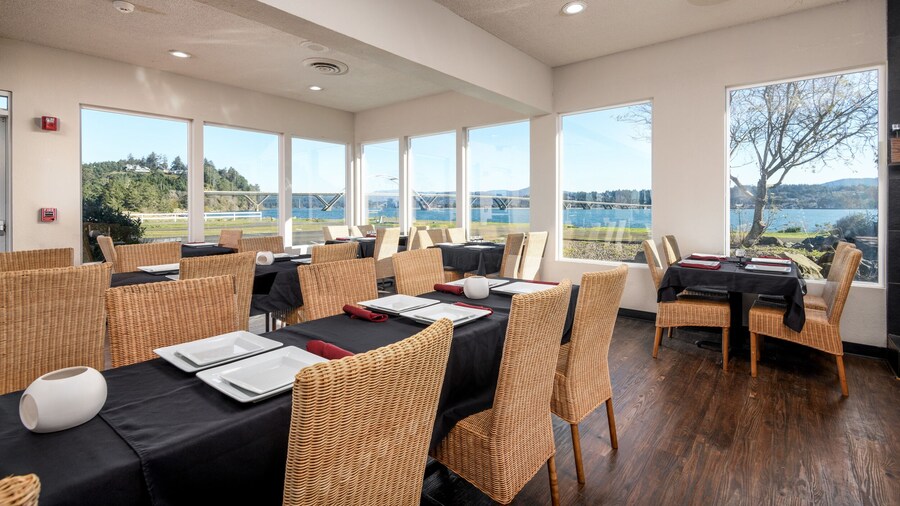 Waldport Bayfront Hotel and Restaurant