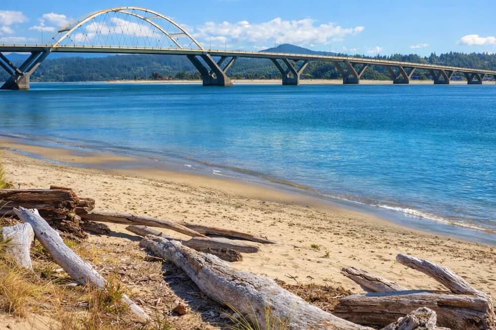 Waldport Bayfront Hotel and Restaurant