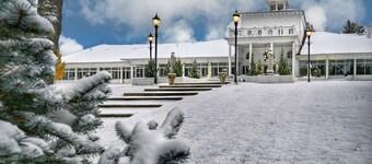 Four Seasons Island Resort