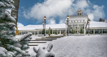 Four Seasons Island Resort