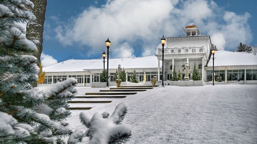 Four Seasons Island Resort