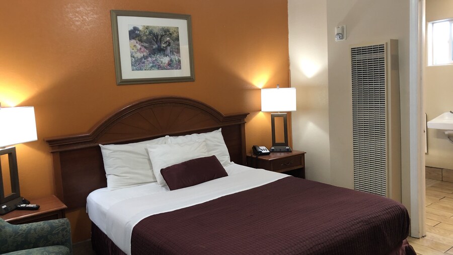 Holland Inn & Suites