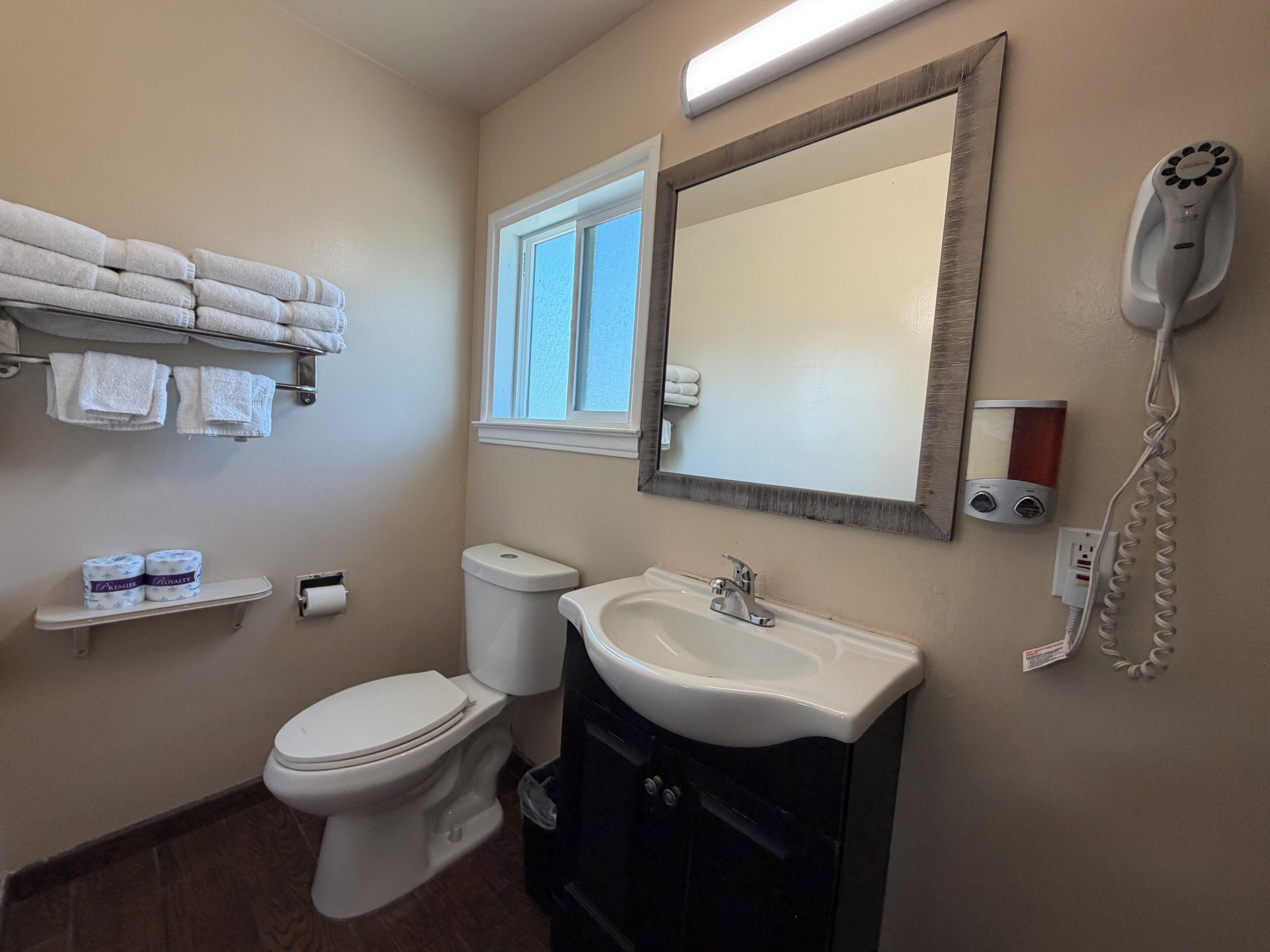 3 Queen Beds Suites | Bathroom | Combined shower/bathtub, eco-friendly toiletries, hair dryer, towels