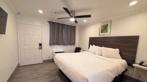 Standard  1  King Bed -  SurfSide Stay Morro Bay (Morro Bay)