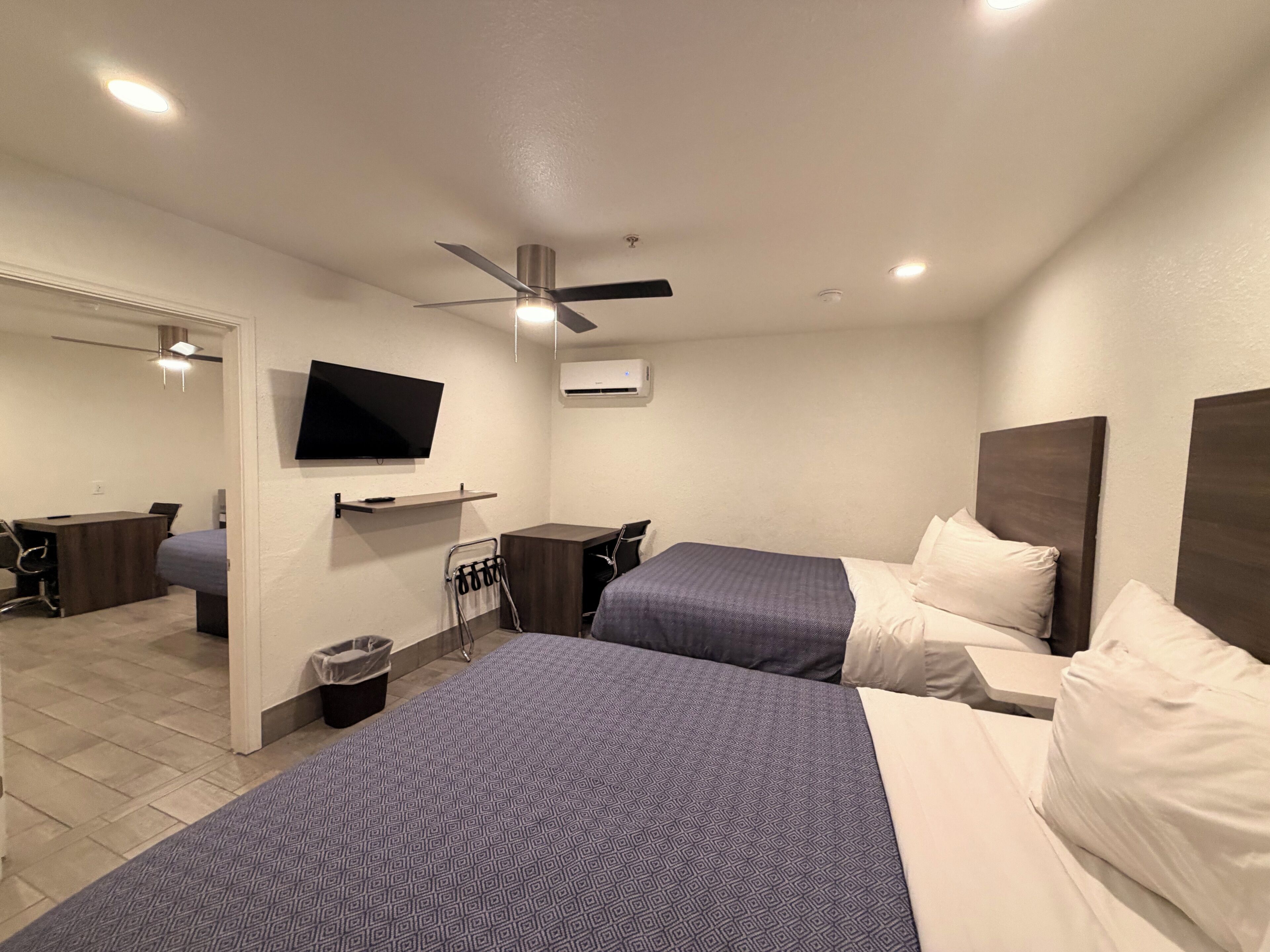 3 Queen Beds Suites | مكواة/لوح كي وواي فاي مجانًا وملاءات أسرّة