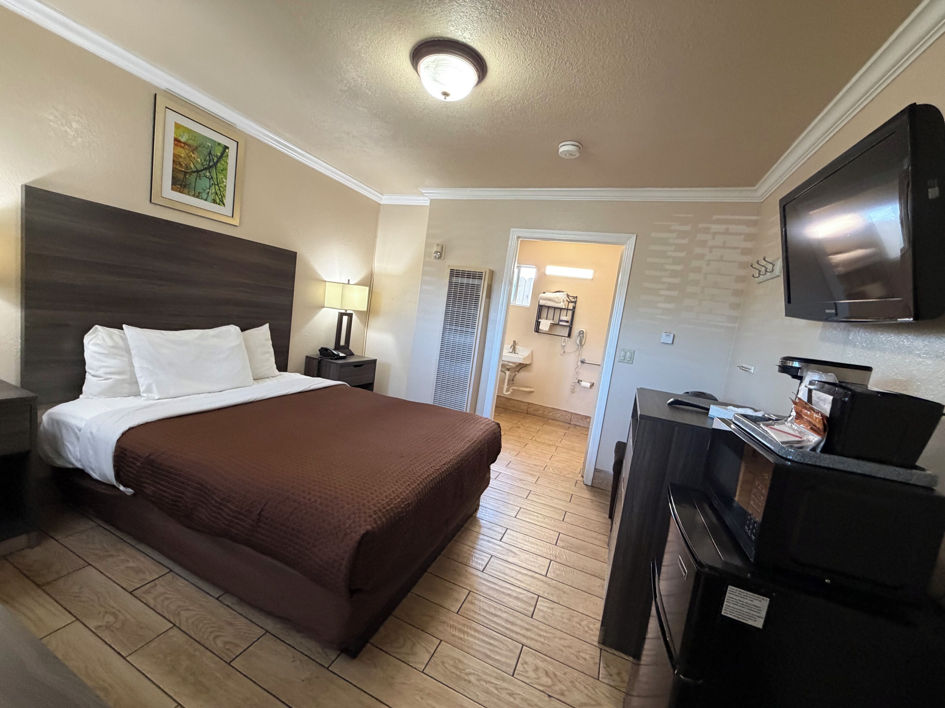 Chambre Simple, 1 grand lit, accessible aux personnes à mobilité réduite