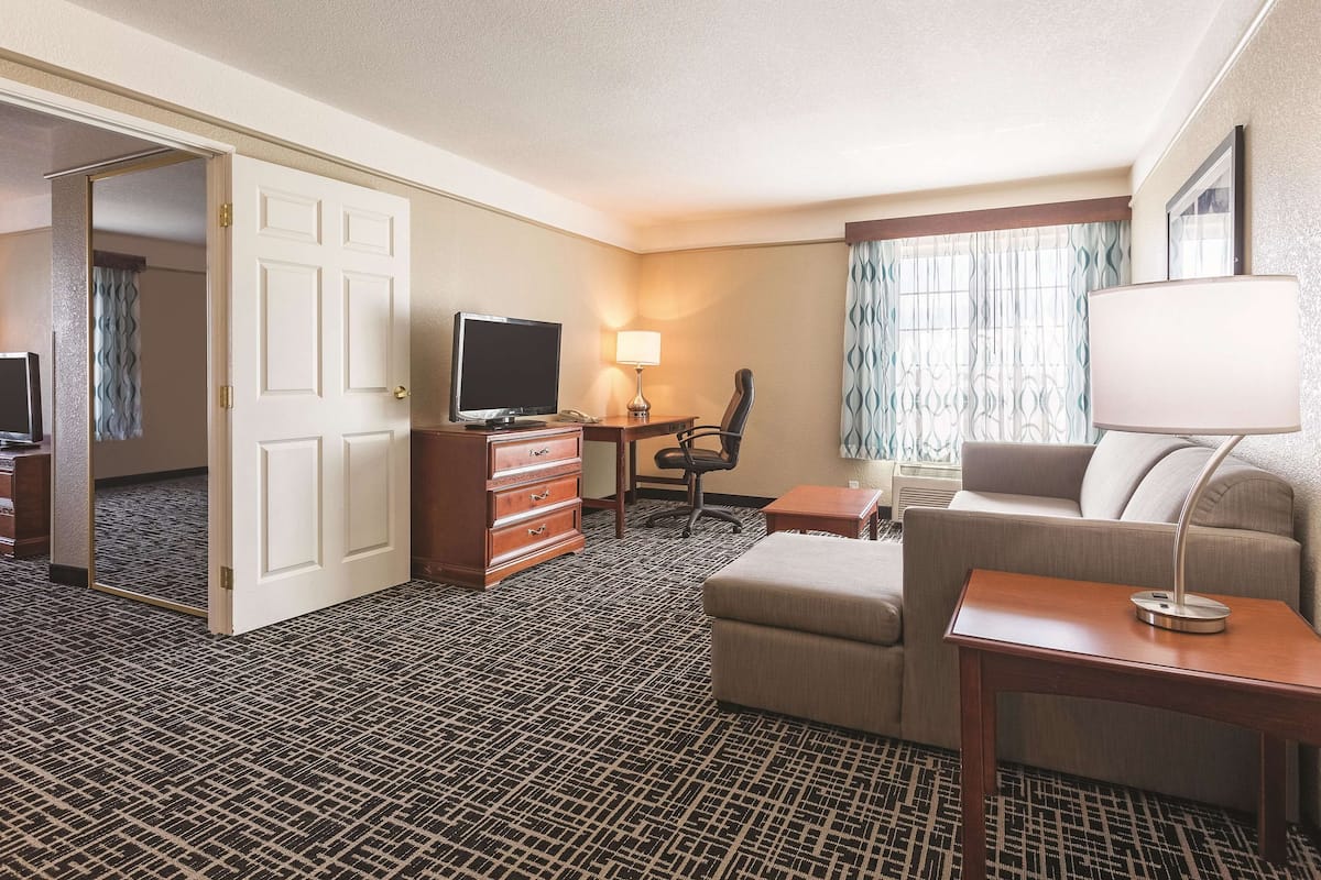 Suite, 1 King Bed with Sofa bed, Non Smoking | Premium bedding, desk, blackout drapes, iron/ironing board