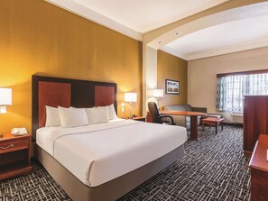 Deluxe Suite, 1 King Bed, Non Smoking | Premium bedding, desk, blackout drapes, iron/ironing board - La Quinta Inn & Suites by Wyndham Deming (Deming)