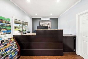 Lobby - Super 8 by Wyndham Florida City/Gateway to Keys/Everglades (Florida City)