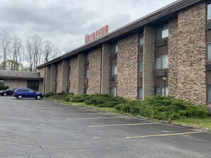 Exterior - Voyageur Inn and Conference Center (Reedsburg)