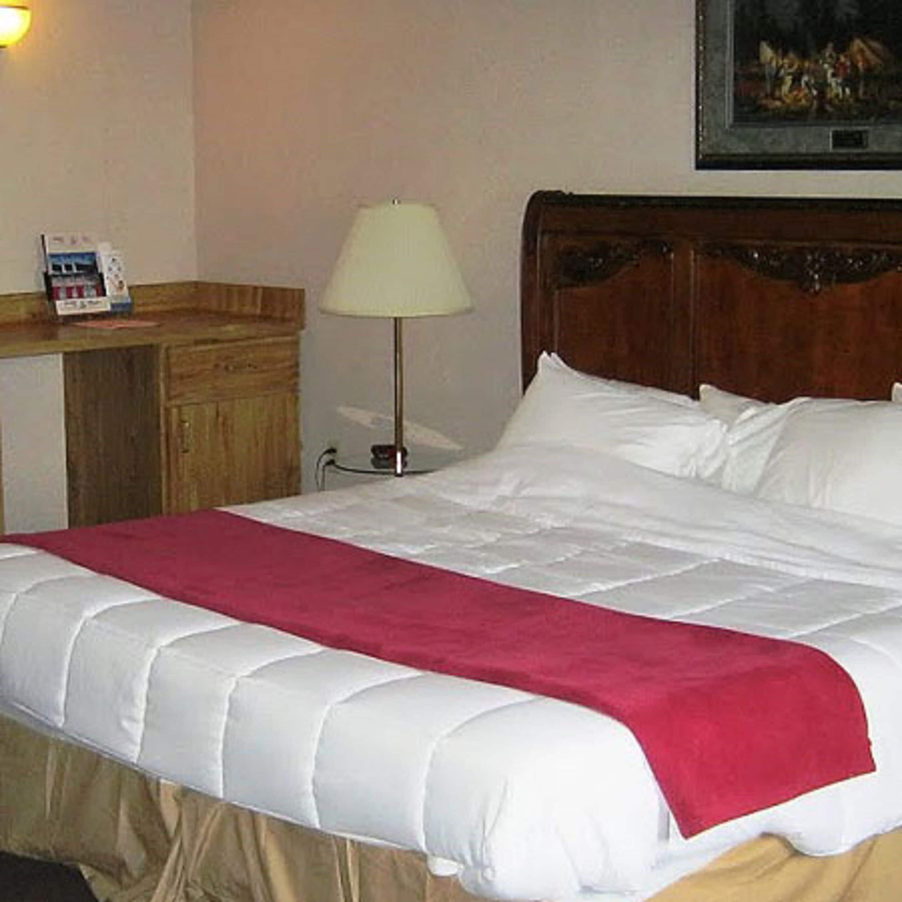 Room, 1 King Bed with Sofa bed, Non Smoking | Desk, free WiFi, bed sheets, alarm clocks