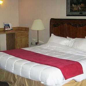 Zimmer, 1 King-Bett und Schlafsofa, Nichtraucher | Schreibtisch, kostenloses WLAN, Bettwäsche, Wecker
