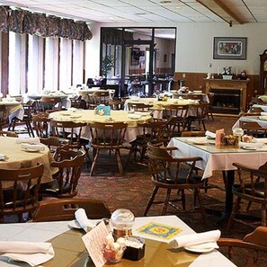 朝食 (郷土料理)、毎日提供 (無料)