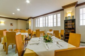 Päivittäinen buffetaamiainen (9 EUR per henkilö)