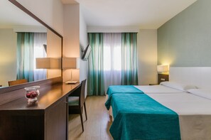 Habitació doble | Caixa forta a l'habitació, escriptori i habitacions insonoritzades 