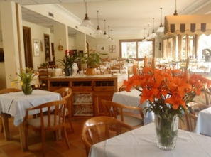Tägliches kontinentales Frühstück gegen Gebühr