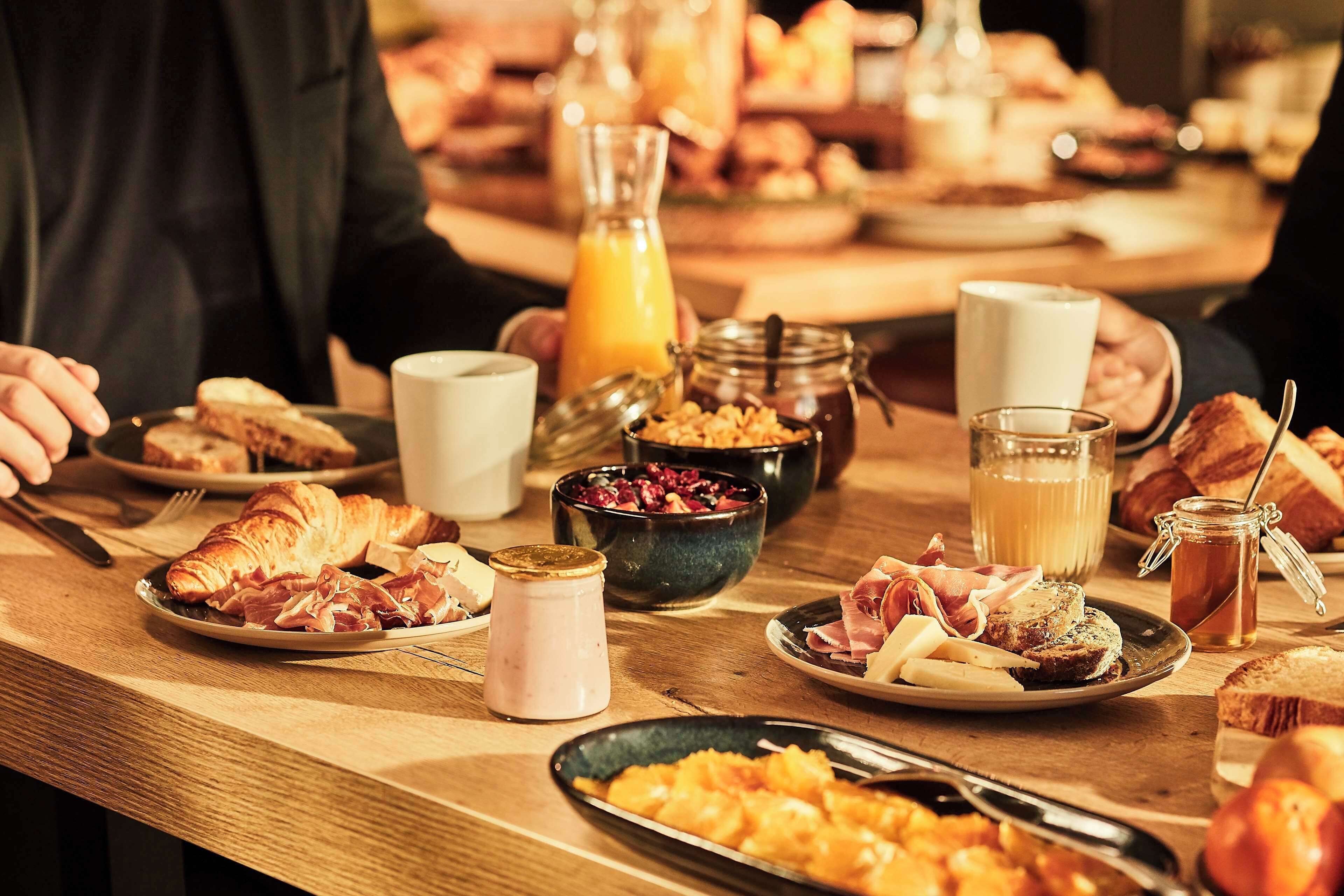 Daily buffet breakfast for a fee