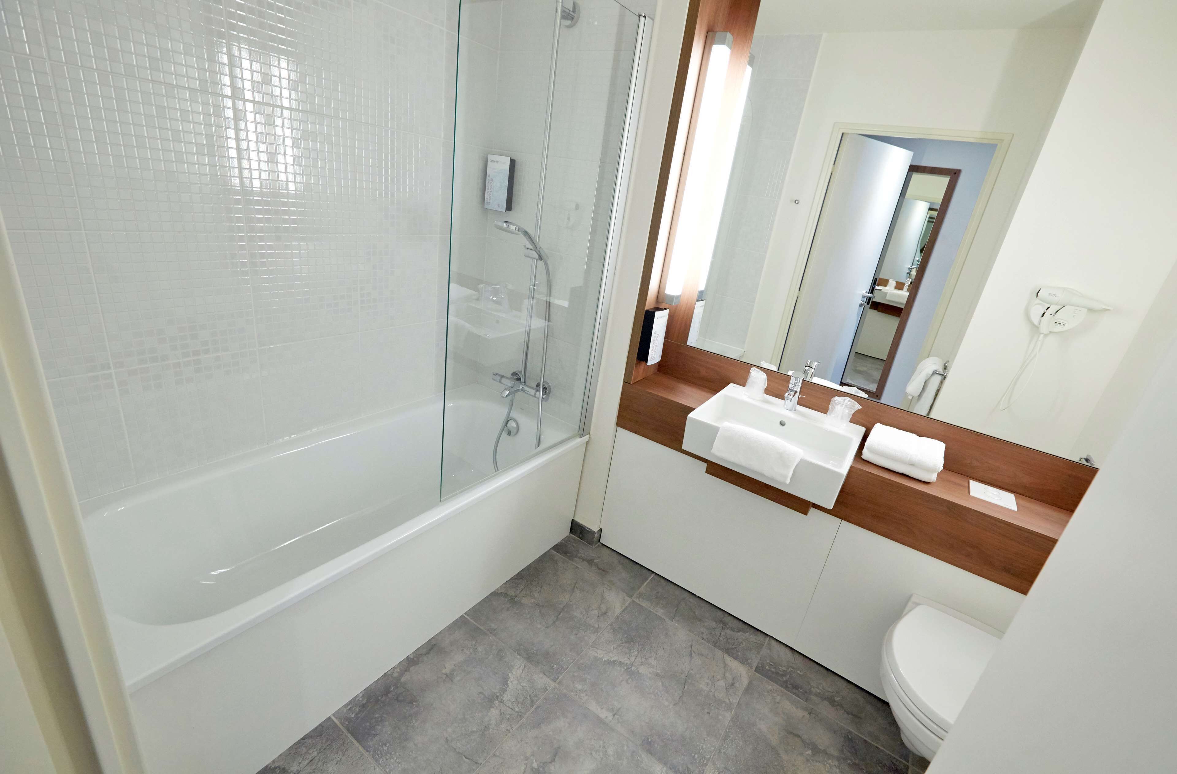 Douche à « effet pluie », articles de toilette écologiques