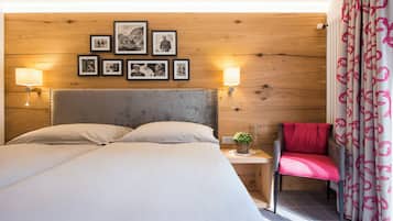1 bedroom, Egyptian cotton sheets, premium bedding, down comforters