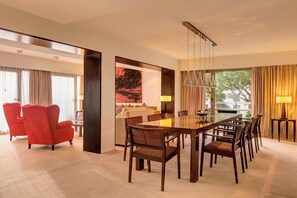 32-inch LCD TV with cable channels, TV, iPod dock - Sheraton Salta Hotel (Salta)
