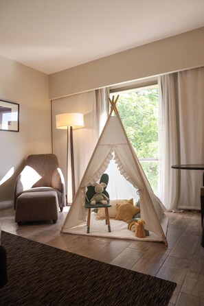 Premium bedding, minibar, in-room safe, desk