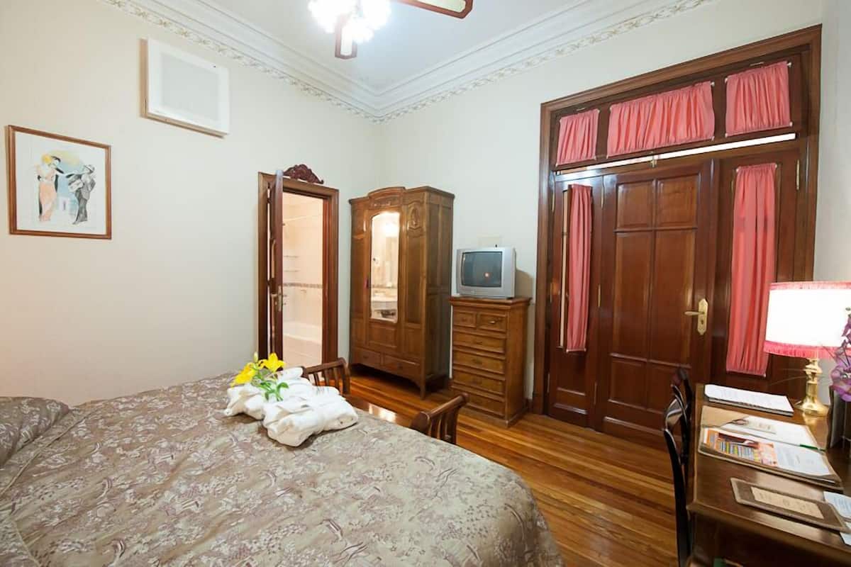 Habitación individual estándar, 1 cama de matrimonio | Ropa de cama de alta calidad y edredones de plumas