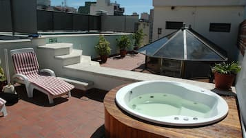 Bañera de hidromasaje exterior