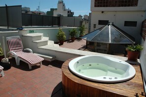 Outdoor spa tub - Mansion Dandi Royal Tango Boutique Hotel (Buenos Aires)
