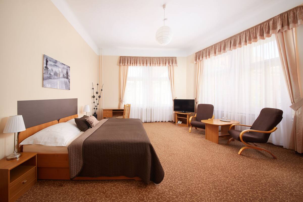 Superior Double Room | In-room safe, desk, soundproofing, iron/ironing board (on request)