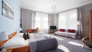 Double Room | In-room safe, desk, soundproofing, iron/ironing board