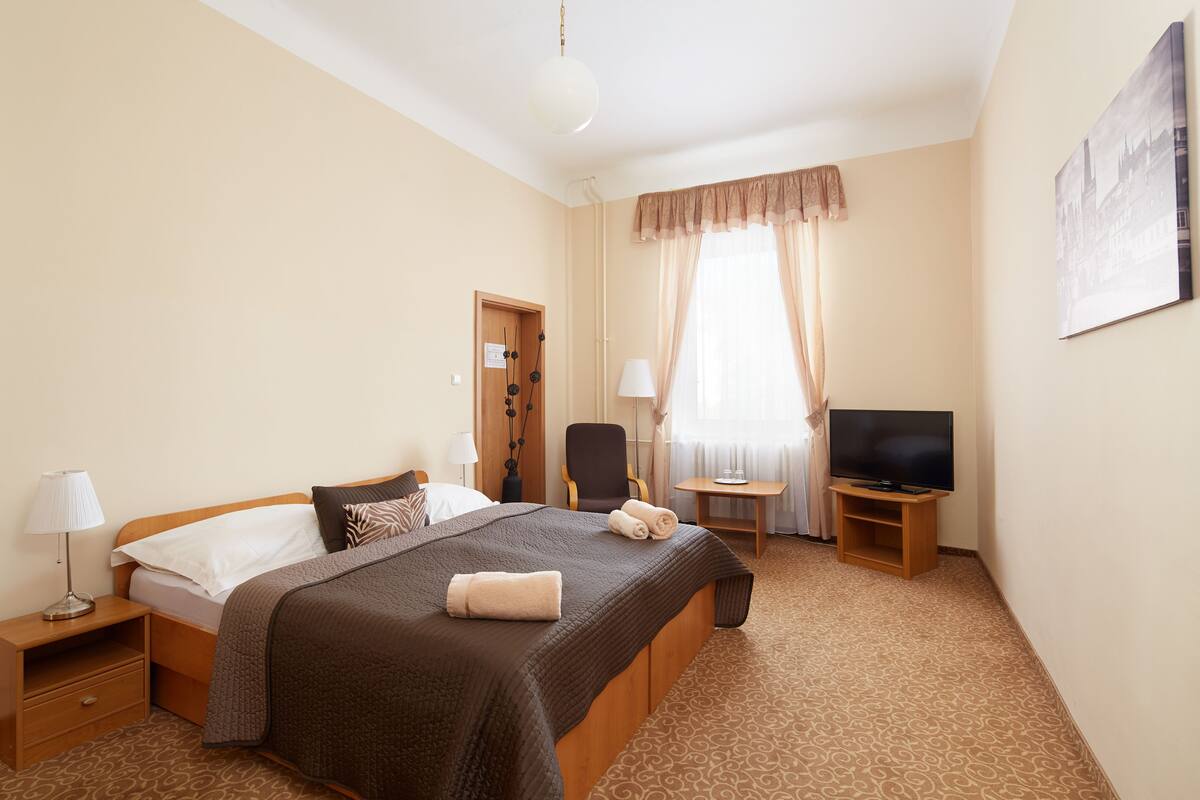 In-room safe, desk, soundproofing, iron/ironing board (on request)